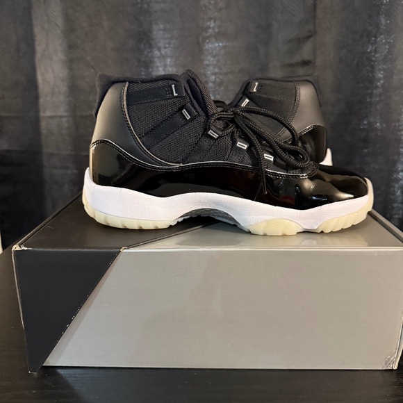 Jordan 11 Jubilee 25th anniversary - Picture 4 of 13